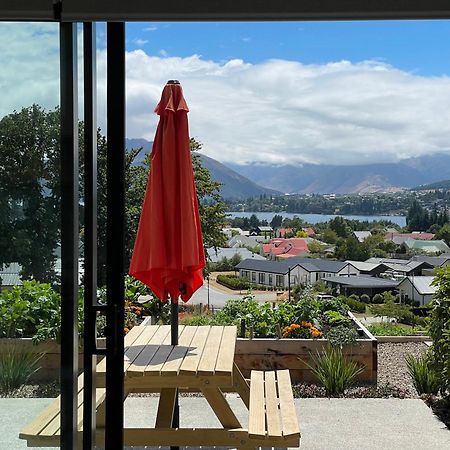 Lake Views - New Apartment With Room To Relax Wanaka Exterior photo