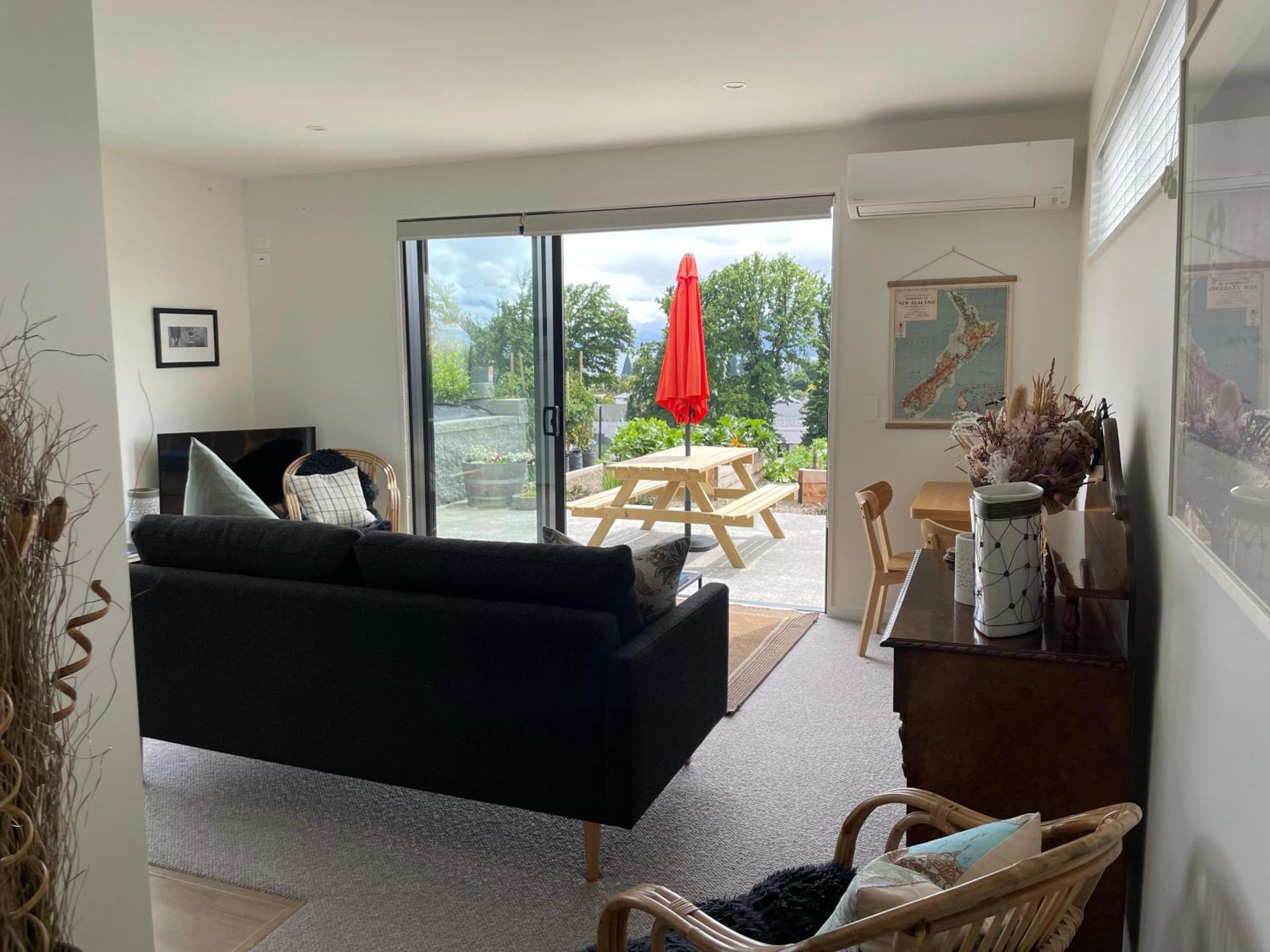 Lake Views - New Apartment With Room To Relax Wanaka Exterior photo